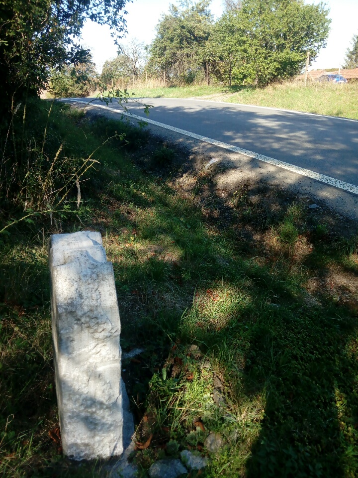 Pomník u silnice - Velká Bíteš