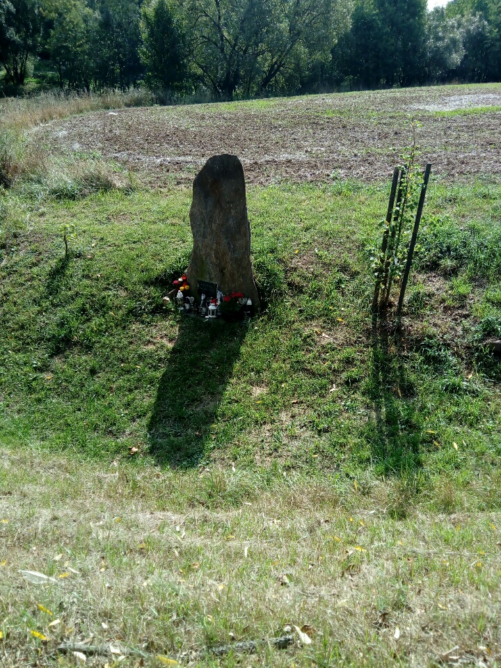 Kateřina - ve směru jízdy k obci Zvole Vpravo